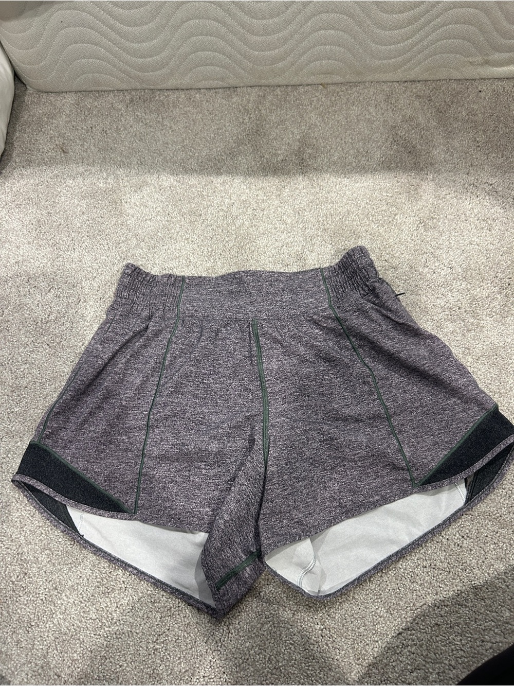 Lululemon Hotty Hot High Rise 4”